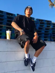 Men's heavy drop shoulder short sleeve black t-shirt, hip hop style casual streetwear.