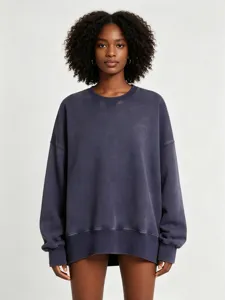 Sweat-shirt oversize à col rond pour femme, style vintage délavé, manches longues.