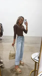 Casual loose mid-rise straight washed fashion jeans for women, comfortable daily denim wear.