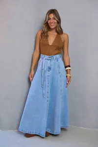 Close-up of the stylish high-waist denim long skirt paired with a belt in a casual look.