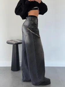 Jean de femme ample degrade use longueur sol, style streetwear tendance et moderne.