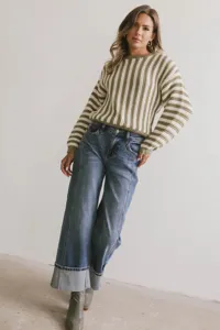 Discover these 2025 new women's casual loose mid-waist straight-leg washed fashion denim jeans.