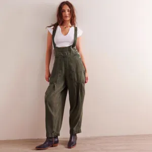 Salopette en denim sans manches ample et décontractée pour femmes, style chic.