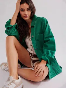 Casual versatile pocket side split denim women's jacket in vibrant green for daily wear.