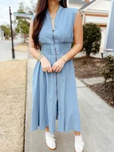 Robe midi en denim bleu sans manches pour femme style rétro fermeture éclair été