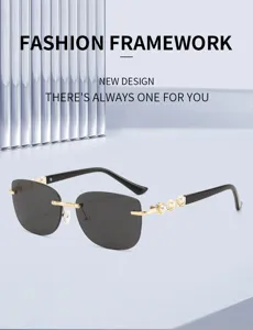 Luxuriöse rahmenlose Damen Sonnenbrille mit eleganten Perlen Bügeln und goldenem Metall.