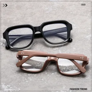 Primer plano de gafas ópticas cuadradas retro con montura gruesa y lentes anti luz azul