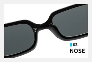Nahaufnahme des Nasenstegs einer schwarzen rechteckigen Sonnenbrille mit Rahmenstruktur.