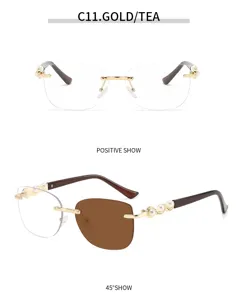 Detailaufnahme der randlosen damensonnenbrille mit eleganten perlen an den brillenbügeln.