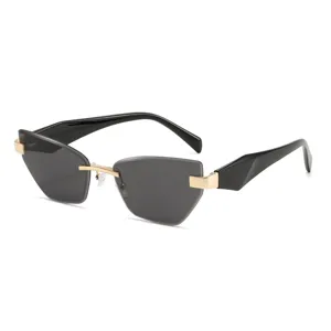 Schicke unregelmäßige rahmenlose Damen Sonnenbrille mit goldenen Akzenten und eleganten Bügeln.