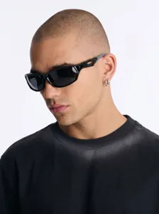 Gafas de sol deportivas Y2K detalle, montura negra elegante para ciclismo al aire libre.