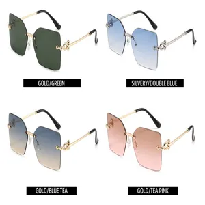 Lunettes de soleil sans monture carrées tendance pour femme, verres dégradés chic.