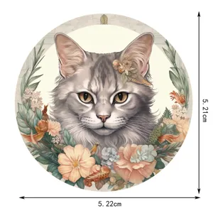Vue détaillée de l'autocollant de chat mignon avec couronne florale et dimensions précises.