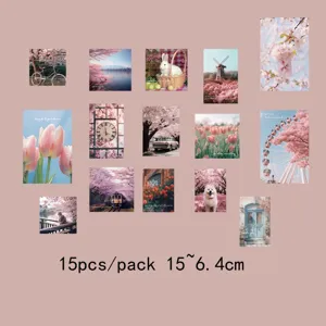Vista dettagliata del set di 15 cartoline decorative primaverili rosa, perfette per collage da parete.