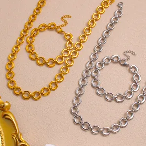 Stainless steel chunky o-link geometric necklace and bracelet set in gold and silver colors.