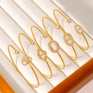 Vergoldeter Zirkonia Offener Armreif Luxus Geometrische Modeschmuck Detailansicht