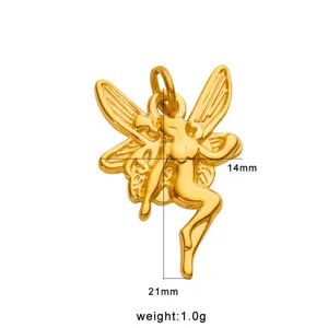 Vue détaillée du pendentif fée doré, design exquis d'ailes d'ange, petit bijou élégant.