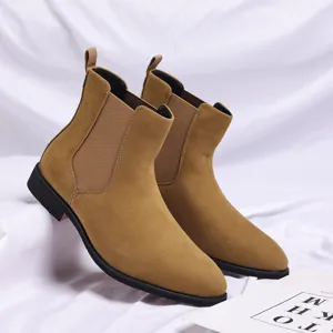 Klassische Chelsea-Boots für Herren aus hellbraunem Wildleder mit spitzer Zehenpartie