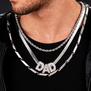 Κολιέ πολλαπλών στρώσεων σε ασημί χρώμα με λαμπερό μενταγιόν γράμματος DAD strass.
