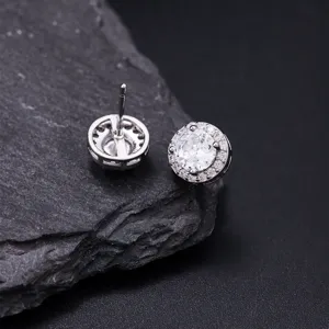 Zilveren ronde oorknopjes met fonkelende zirkonia stenen voor elegante dagelijkse damesmode