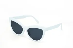 White cat-eye sunglasses vintage style eyewear fashion UV protection summer beach vacation