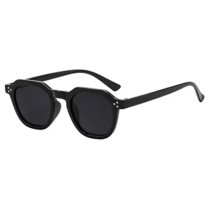 Vintage polygon Sonnenbrille für Damen und Herren, schwarzer dicker Rahmen mit UV Schutz.