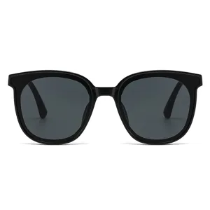 Lunettes de soleil carrées oversize pour femmes, monture noire épaisse protection UV.