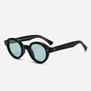 Klassische dicke runde Sonnenbrille mit hellblauen polarisierten Gläsern für Damen und Herren.