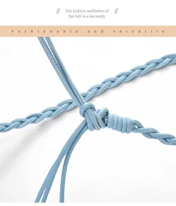 Nahaufnahme des hellblauen geflochtenen Ledergürtels mit exquisiten handgefertigten Knoten.