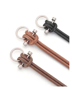 Detailansicht schmaler Damen Ledergürtel mit Metallring Schnalle, vielseitige Taillenkordel.
