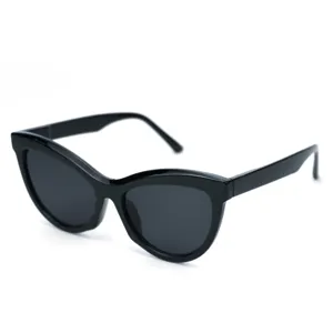 Classic black cat-eye sunglasses for women, stylish vintage eyewear for beach and daily wear.