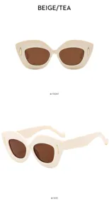 Occhiali da sole cat-eye beige trendy con lenti marroni e dettagli metallici chic.