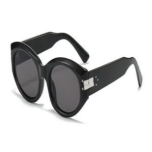 Gafas de sol ovaladas de ojo de gato negras retro para mujer, protección solar elegante de moda.