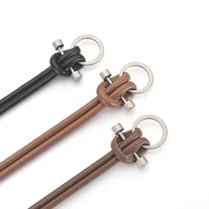 Eleganter, schmaler Ledergürtel mit stilvollem Metallring-Knoten für Damenkleider