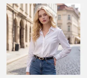 Gedetailleerd overzicht van zwarte damesriem in casual stijl, elegant en eenvoudig accessoire.