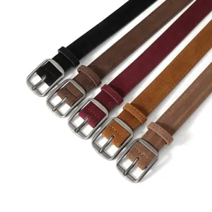 Retro Wildleder Damen Gürtel Detail zeigt verschiedene Farben mit antikesilberner Schnalle.