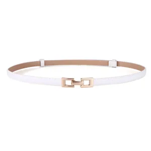 Witte smalle lederen riem met gouden gesp, elegant taille-accessoire voor jurk en jas.