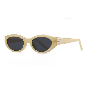Chic gafas de sol ojo de gato beige para mujer, protección UV de tendencia, vista principal.