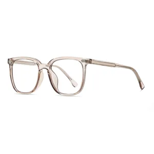 Monture de lunettes carrée grand format rose transparente pour un look quotidien.