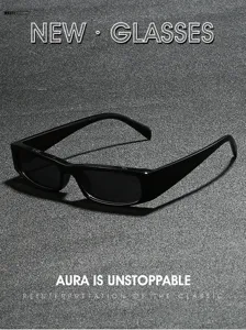 Primer plano detallado de gafas de sol negras de montura cuadrada pequeña y moderna.