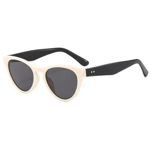 Gafas de sol cat-eye retro para mujer, montura blanca de tendencia y patillas negras.