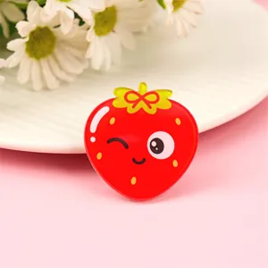 Süße Cartoon Acryl Erdbeere Brosche Pin DIY Abzeichen Kleidung Rucksack Zubehör Geschenk