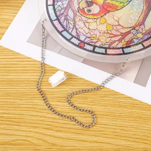 Acchiappasole rotondo in acrilico stile vetrata puzzle con catena in metallo per casa.