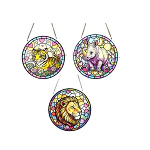 Set di ornamenti acrilici sospesi acchiappasole con animali stile vetrata per la casa e giardino.