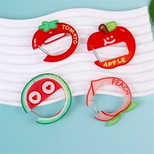 Simpatico Portachiavi in Acrilico con Frutta Cartone Animato Ciondolo Moschettone Colorato Mela Fragola Anguria Decorazione Zaino