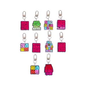 Llavero acrílico con frase divertida colgante mochila diseño creativo vista principal