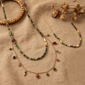 Collar de turmalina de doble capa con cuentas de piedra natural roja verde y cadenas doradas mujer.