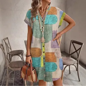 Detailweergave retro jurk met geometrische print korte mouw V-hals