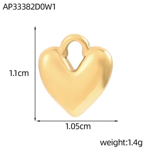 Nahaufnahme eines goldenen Herzanhängers mit den Maßen 1,1x1,05 cm und 1,4 g Gewicht