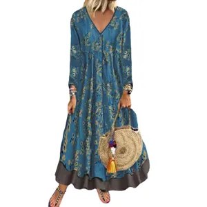 Vintage maxi-jurk met V-hals, bloemenprint en gelaagd design voor dames in blauw en grijs.